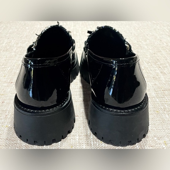 Black Patent Leather Tassel Loafers by Bruno Magli. 
EU 39.5
US 9 - Picture 2 of 16